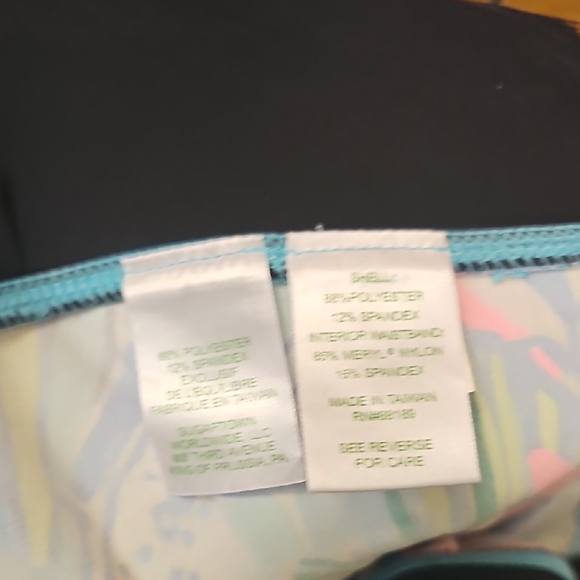 Lilly Pulitzer Luxletic Tropical Floral Women's Active Capris - Picture 3 of 3